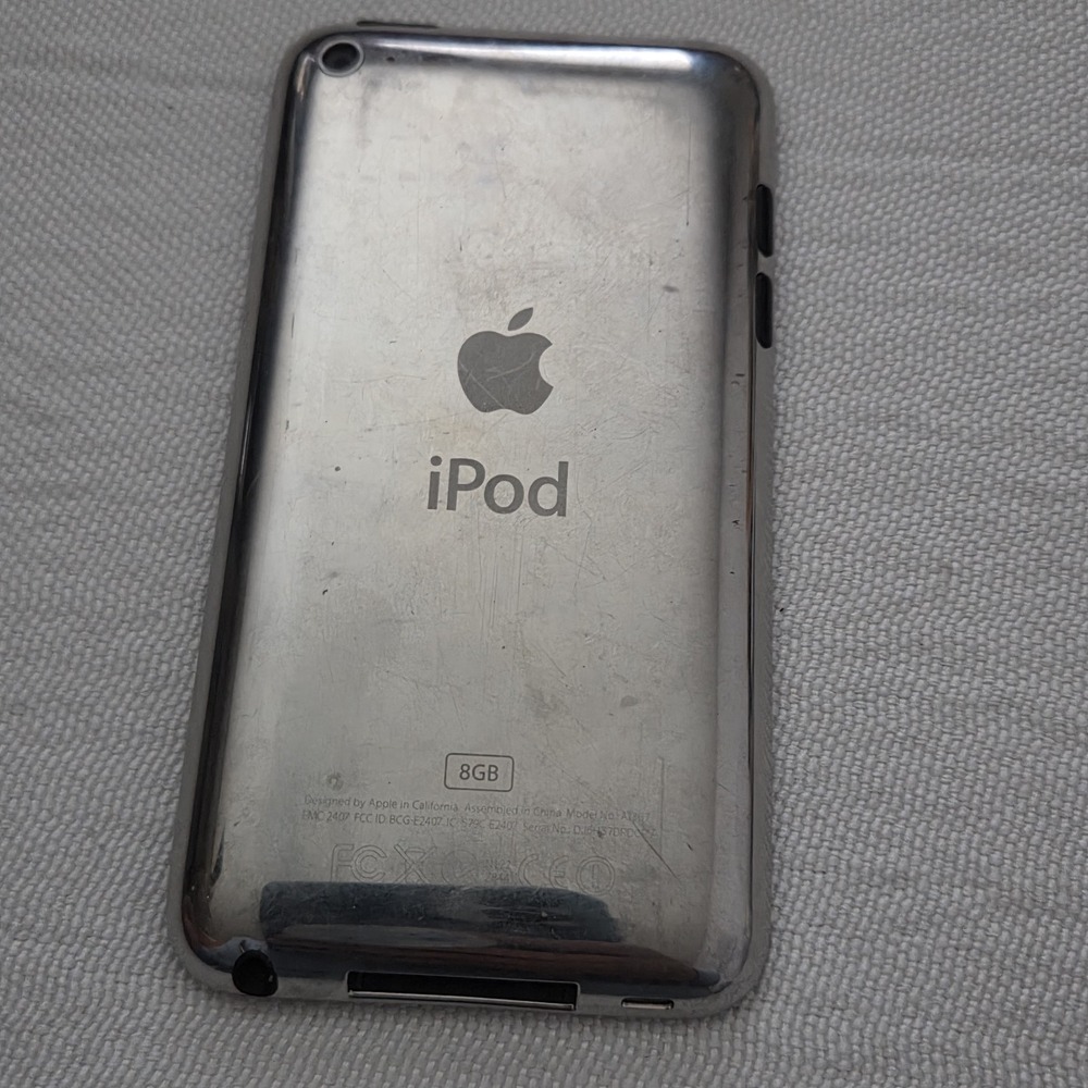 Apple iPod Touch 2nd Generation 8GB Black &‎ Silver Non Working - Picture 4 of 6